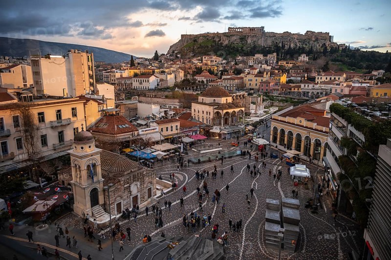 View over the old town of Athens, with Panagia Pantanassa Church, Tzisdarakis Mosque and Acropolis, Monastiraki Square, in the evening light, Athens, Attica, Greece, Europe