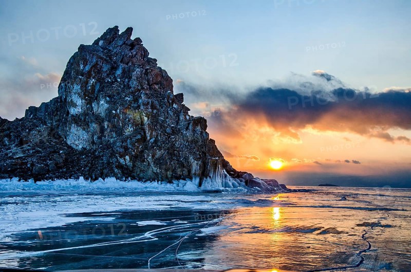 Sunset at Shaman rock, Lake Baikal, Olkhon Island, Pribaikalsky National Park, Irkutsk Province, Siberia, Russia, Europe