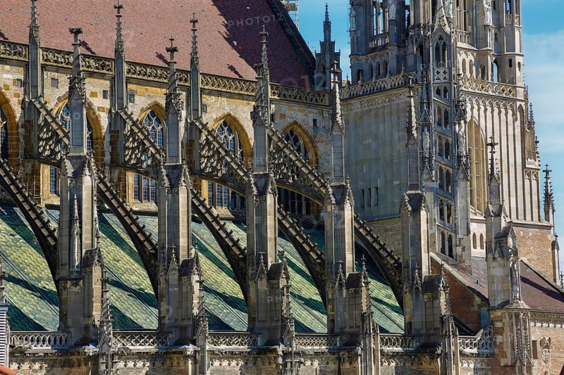 Ulm Minster, south aisle with flying buttresses by Ferdinand Thrän right rear south tower, south choir tower, Cathedral of Our Lady in Ulm, Gothic architectural style, sacred building, Protestant church, Ulm, Baden-Württemberg, Germany, Europe