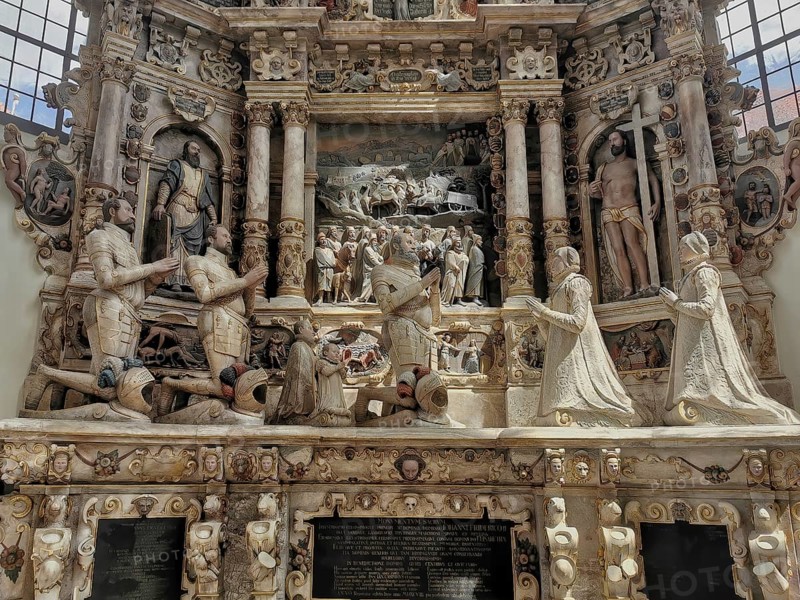 Epitaph, alabaster tomb, praying group of figures, Morizkirche, Evangelical Lutheran Town Church of St. Moriz, Coburg, Upper Franconia, Bavaria, Germany, Europe