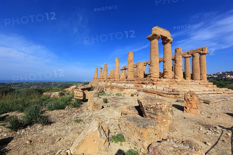 In the Parco Valle dei Templi di Agrigento, Unesco World Heritage Site, Remains of the Ancient City of Akragas in the Valley of the Temples of Agrigento, Temple of Hera Lacinia or Temple of Juno, Tempio di Giunone, Sicily, Italy, Europe