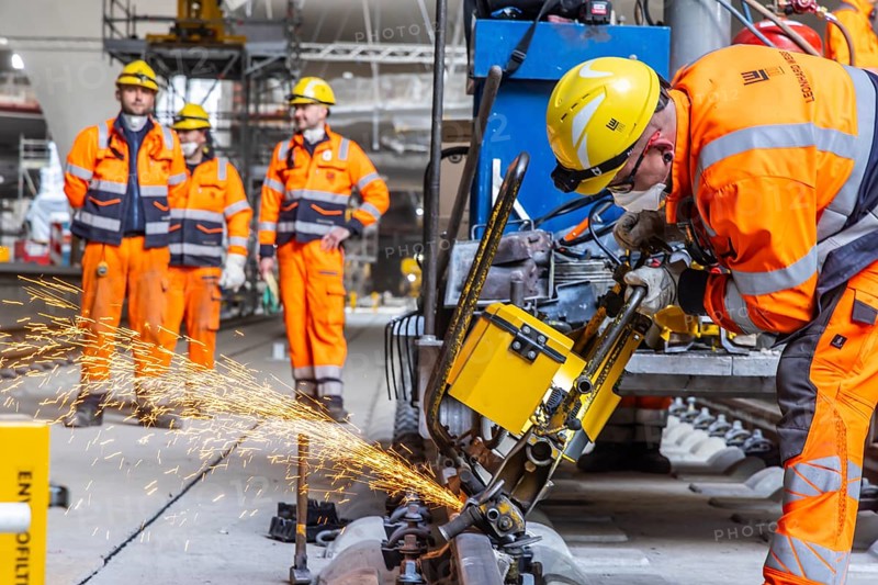 The last rails are being welded at the new main station. All the rails are now in place between Feuerbach and Wendlingen. The last gaps between the rails have been closed using the Thermit welding process. The infrastructure project is scheduled to go online at the end of 2026. Deutsche Bahn estimates the total cost of Stuttgart 21 at around eleven billion euros. Stuttgart, Baden-Württemberg, Germany, Europe