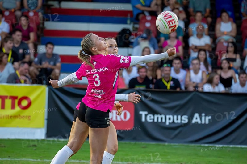 Fistball (woman) : TSV Dennach against TV Jahn Schneverdingen (IFA 2024 Fistball World Tour Finals Mannheim, Final) . Picture: Ann-Kathrin Motteler (3, Dennach)