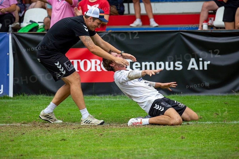 Fistball: TSV Pfungstadt against Union Tigers Vöcklabruck (IFA 2024 Fistball World Tour Finals Mannheim, Final) . Picture: Great joy among the Vöcklabruck players after winning the title