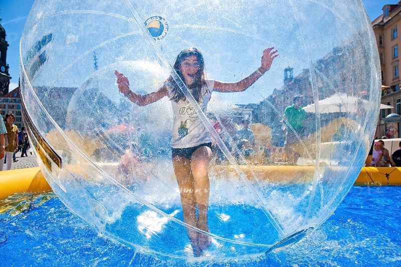 City festival Dresden water balls at the Altmarkt