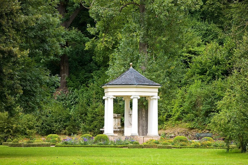 Tiefurt is the former place of the muses of Weimar court society. From 1781, the rural estate was the summer residence of Duchess Anna Amalia of Saxe-Weimar and Eisenach