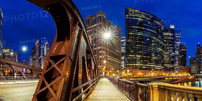 Skyline skyscrapers skyscrapers with Franklin-Orleans Street Bridge bridge panorama at night in Chicago, USA, North America