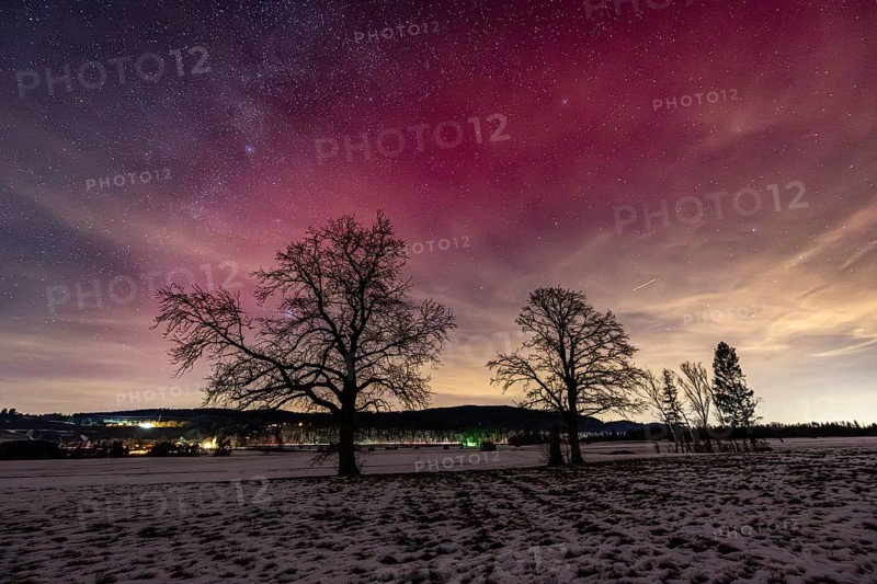 Northern Lights, Aurora borealis, Stable auroral red arc (SAR Arc), violet, pink, red, hut, stars, Loisach-Lake Kochel-Moor, foothills of the Alps, Bavaria, Germany, Europe
