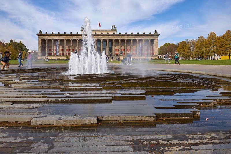 Fountain in the Lustgarten and Altes Museum, Berlin, capital city, independent city, federal state of Berlin, Germany, Europe