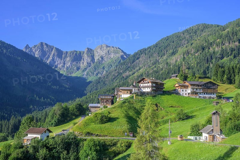 Village with small chapel and old farms, Obergail, Lesachtal, Carinthia, Austria, Europe