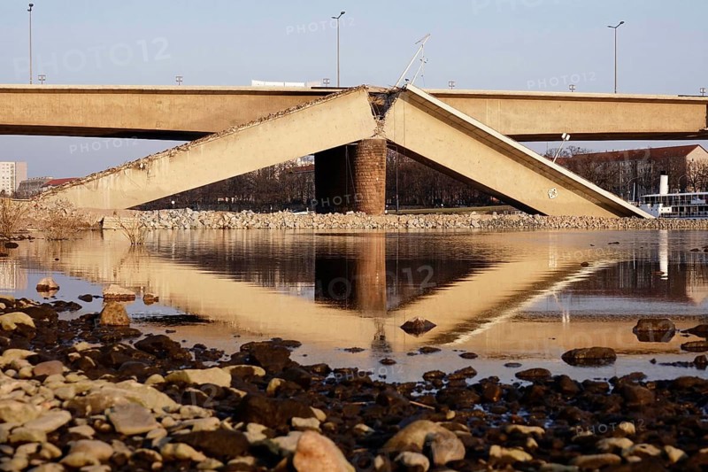 Partially collapsed Carola Bridge Dresden on 7 March 2025, Dresden, Saxony, Germany, Europe