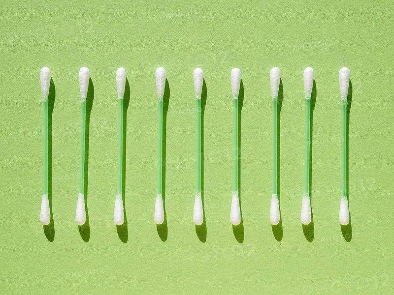 Flat lay arrangement with cotton buds