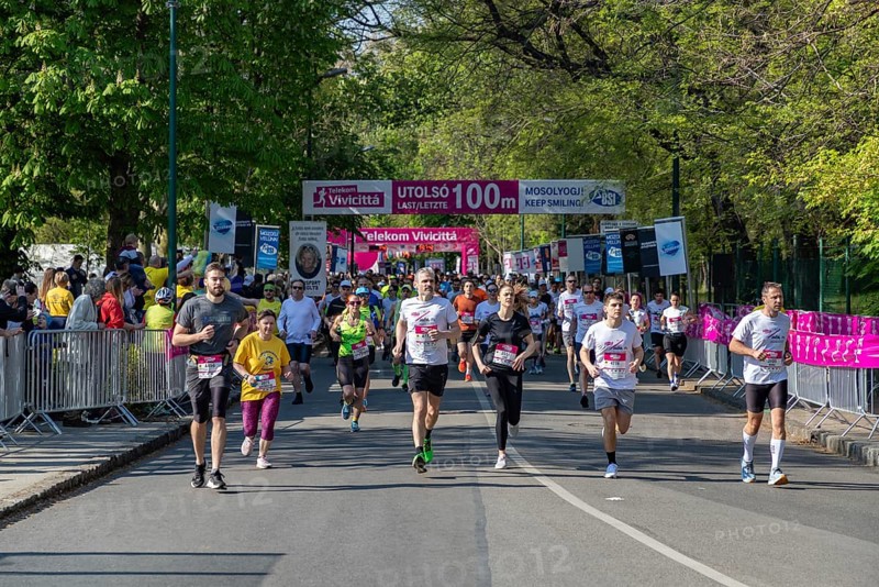 A picture of the runners at the 2023 edition of the Telekom Vivicitta Spring Half Marathon in Budapest