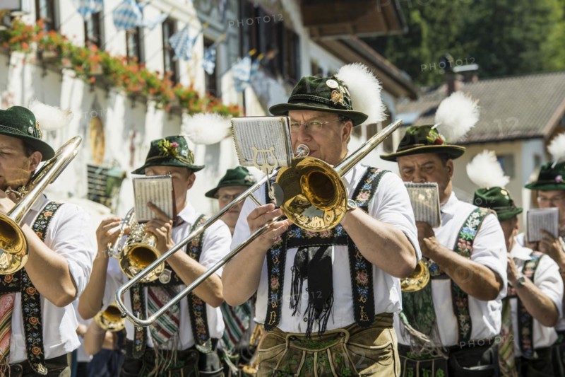 Traditional traditional costume parade, Garmisch-Partenkirchen, Werdenfelser Land, Upper Bavaria, Bavaria, Germany, Europe