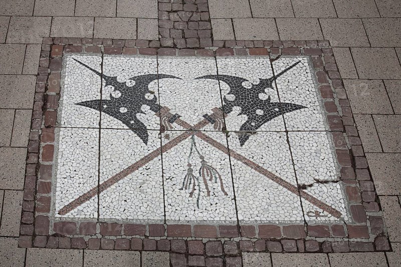 Floor mosaic with two crossed lances, cross, coat of arms, thrusting weapon, polearm, Middle Ages, Grande Île, Strasbourg, Bas-Rhin, Alsace, France, Europe