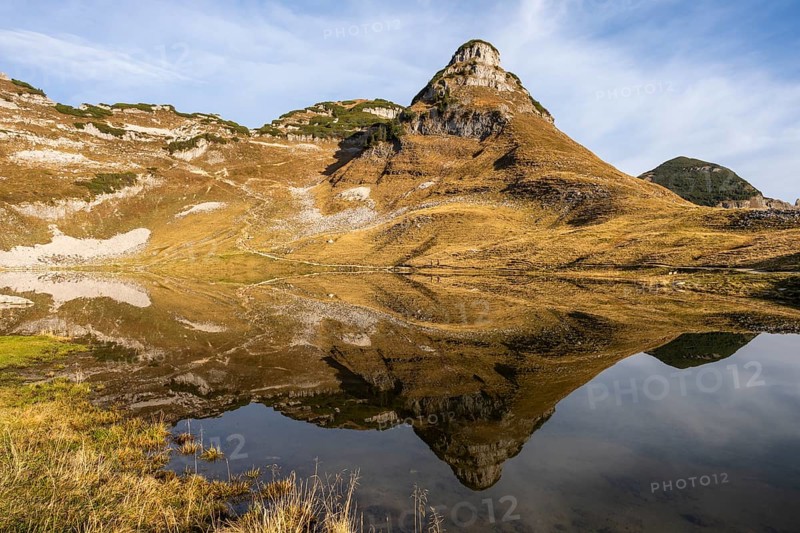 Lake Augstsee and the Atterkogel mountain on the Loser. Autumn, good weather, blue sky. Reflection. Altaussee, Bad Aussee, Ausseer Land, Totes Gebirge, Styria, Upper Austria, Austria, Europe