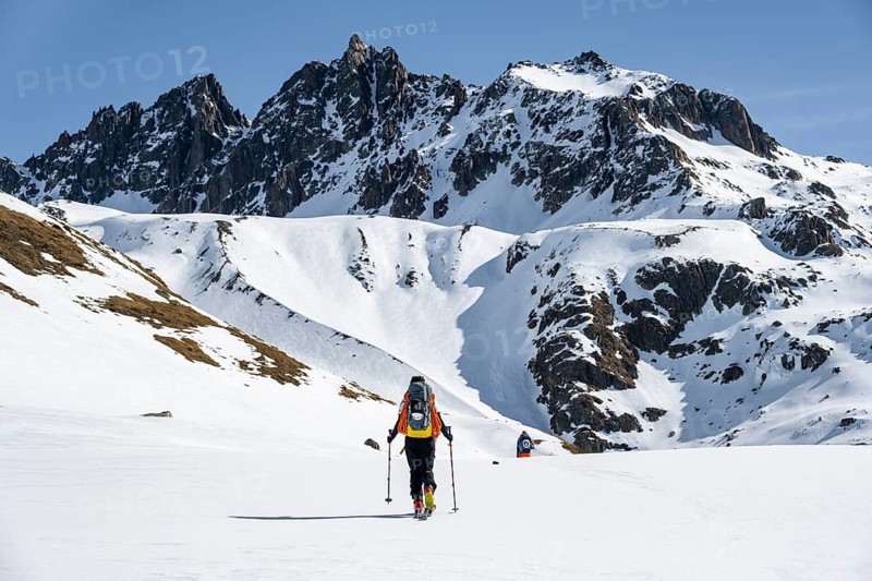 Ski tourers on the Graubünden Haute Route, Snow-covered mountains, Winter in the Albula Alps, Graubünden, Switzerland, Europe