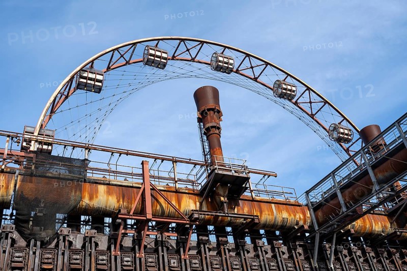 Coke ovens and sun wheel, Zollverein coking plant, UNESCO World Heritage Site, Essen, Ruhr area, North Rhine-Westphalia, Germany, Europe