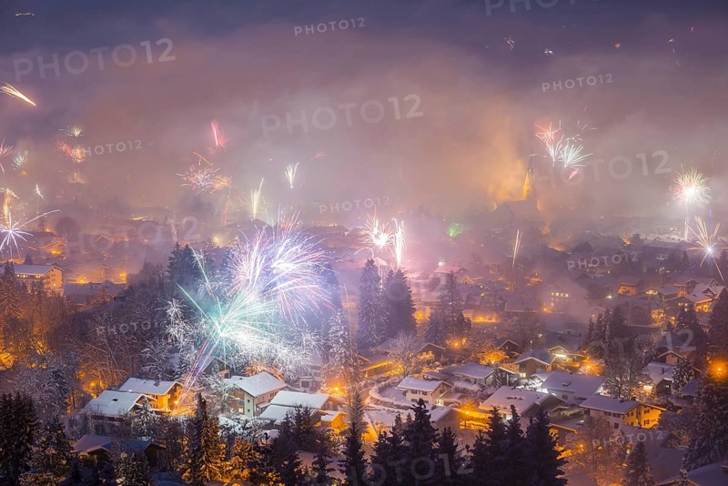 New Year's Eve fireworks, Oberstdorf, Allgäu Alps, Allgäu, Bavaria, Germany, Europe