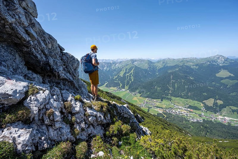 Mountaineer enjoying the view, ascent to Hochunnütz, Unnütz crossing, Brandenberg Alps, Tyrol, Austria, Europe