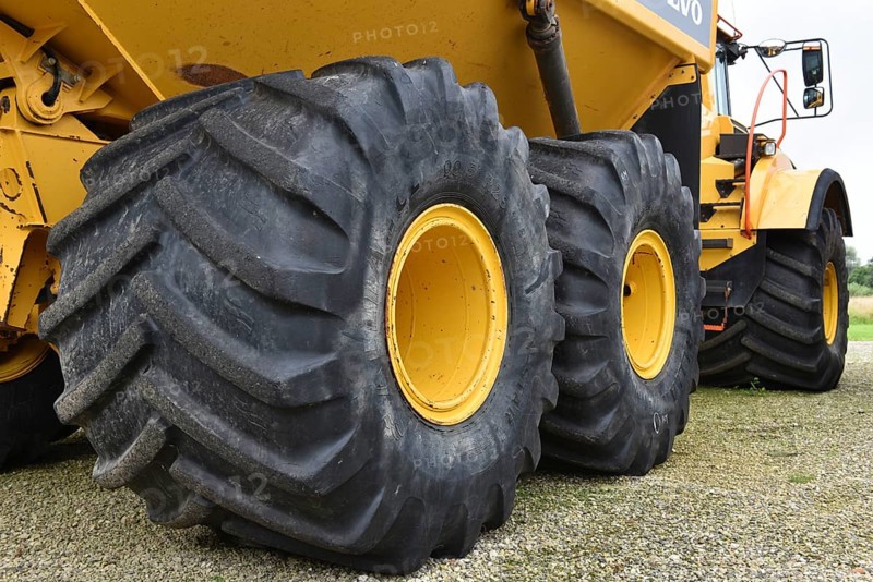 Car tyres from a dump truck