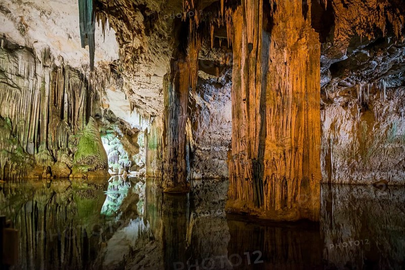Huge stalactites and underground lake, stalactite cave, Grotta di Nettuno, Neptune Grotto, Capo Caccia, near Alghero, Sardinia, Italy, Europe