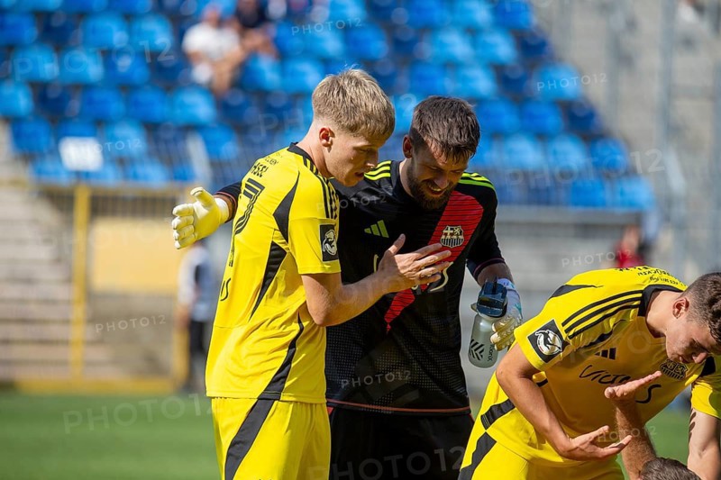 Football 3rd division, season 2024/25, matchday 4: Waldhof Mannheim against 1. FC Saarbrücken. Picture: Joy for Saarbrücken goalkeeper Phillip Menzel after the 1:0 victory in Mannheim