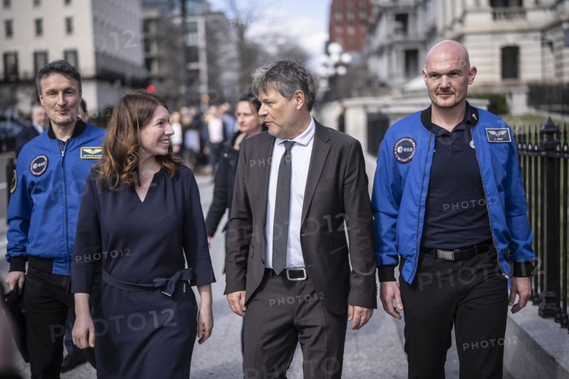 Trip by Federal Minister for Economic Affairs and Climate Protection Robert Habeck to the USA from 6-10 March 2024 Press statement with Matthias Maurer and Alexander Gerst and the Federal Government Commissioner for Aviation and Space, Anna Christmann in Washington, 7 March 2024