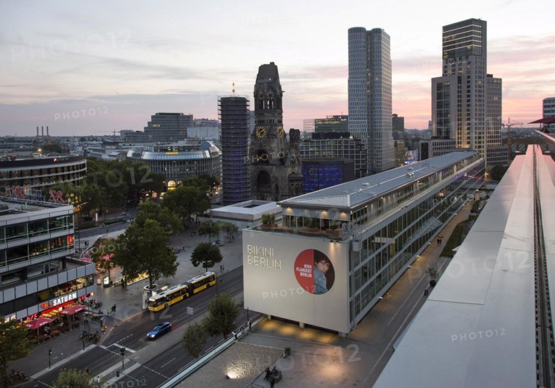 From the roof terrace of the 25hours Hotel, visitors have a panoramic view of Berlin's City West with the Bikini shopping mall, the Gedächtniskirche, the Waldorf Astoria Hotel and the Upper West Tower, 25/09/2016