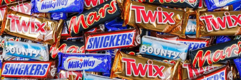 Mars Incorporated products such as Snickers chocolate bars, Twix, Milky Way and Bounty bars as background banners