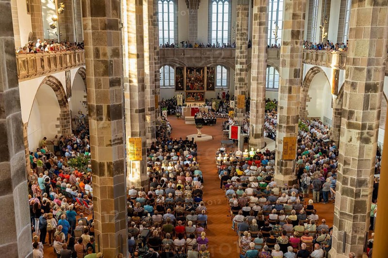The so-called Bergstreittag is a beautiful centuries-old tradition and is celebrated on 22 July, the church memorial day and former feast day of Mary Magdalene in Schneeberg. The four quarterly sermons introduced in 1649 remained in place until 1845. These sermons were then abolished in favour of a single day, 22 July, which fell on Mary Magdalene. The Freiberg Mining Office recommended that this day should be celebrated with a festival and a mountain parade. In 1846, the Royal Ministry of Finance issued a decree to celebrate St Mary Magdalene's Day with a sermon and a magnificent mountain procession. The last major procession took place in July 1913. The First World War put an end to these processions. The tradition was not revived until July 1933, 528th Bergstreittag, church service in St Wolfgang's Church, Schneeberg, Saxony, Germany, Europe