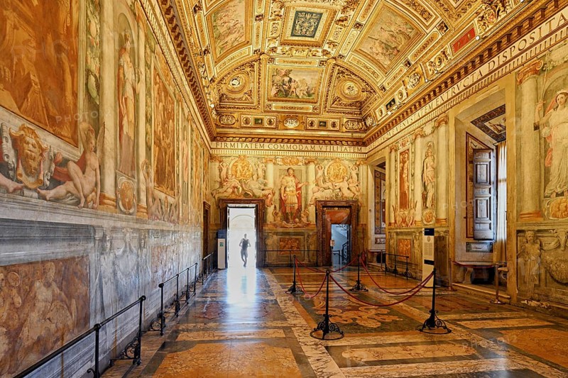 Ceiling painting and golden wall decorations in the Sala Paolina, Pope's chamber, Castel Sant Angelo, Castel Sant'Angelo, Museum, Rome, Lazio, Italy, Europe