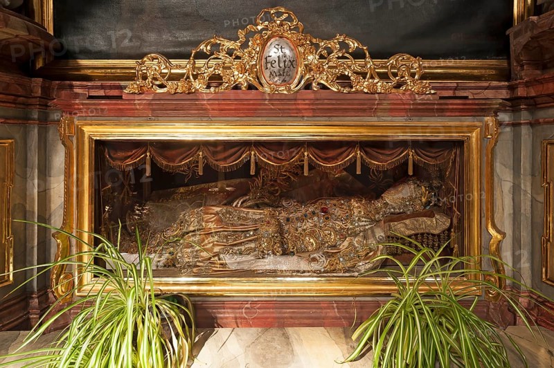 Richly beaded relic of the Mattyrian and St Felix in a reliquary, St Andreas, St Mang Church, 1697-1717, Stadtamhof, Regensburg, Upper Palatinate, Bavaria, Germany, Europe