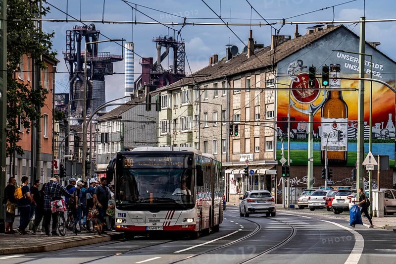 Friedrich-Ebert-Straße in Duisburg-Beeck, near the König brewery, view to the north of the Thyssenkrupp Steel steelworks, blast furnaces 8 + 9 in Duisburg-Bruckhausen, North Rhine-Westphalia, Germany, Europe