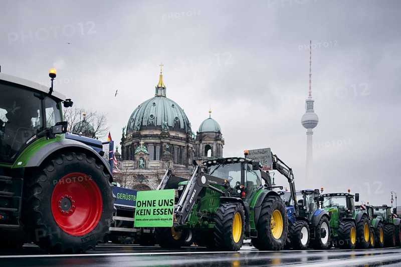 Street blockades in the centre of Berlin, taken during the farmers' protests in Berlin, 15.01.2024