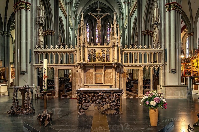 Interior of the Catholic Church of St Viktor in Xanten, Lower Rhine, North Rhine-Westphalia, Germany, Europe