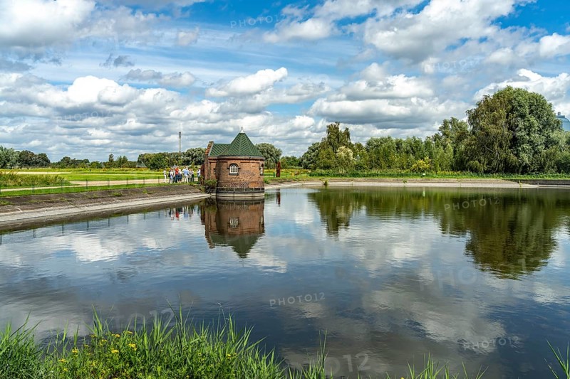 Historic slide gate house and filtration basin, Wasserkunst Kaltehofe, Kaltehofe Island, Hamburg-Rothenburgsort, Hamburg, Germany, Europe