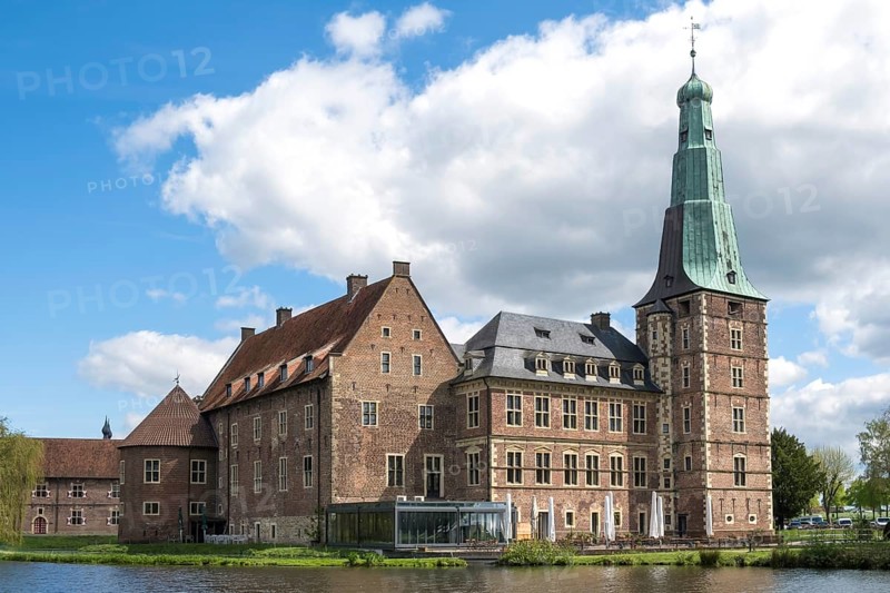 Historic moated castle, Renaissance Raesfeld Castle, Freiheit Raesfeld, Münsterland