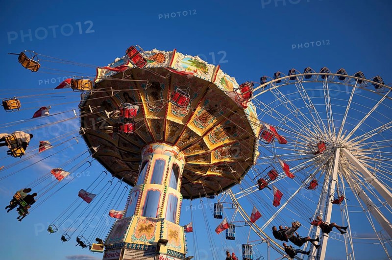 Ferris wheel, Europa Rad, chain carousel, Cannstatter Wellenflug, rides, movement, movement effect, Cannstatter Wasen, folk festival, Bad Cannstatt, Stuttgart, Baden-Württemberg, Germany, Europe