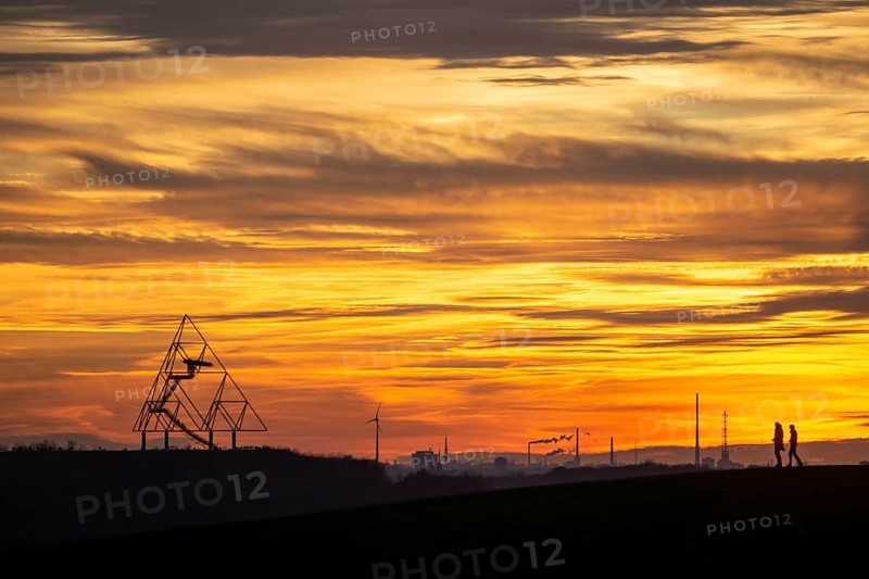 Red evening sky, sunset, view from the Mottbruch slagheap in Gladbeck, to the west, to the slagheap at Beckstrasse, in Bottrop with the Tetraeder, North Rhine-Westphalia, Germany, Red evening sky, sunset, view from the Mottbruch slagheap in Gladbeck, to the west, to the slagheap at Beckstrasse, in Bottrop with the Tetraeder, North Rhine-Westphalia, Germany, Europe