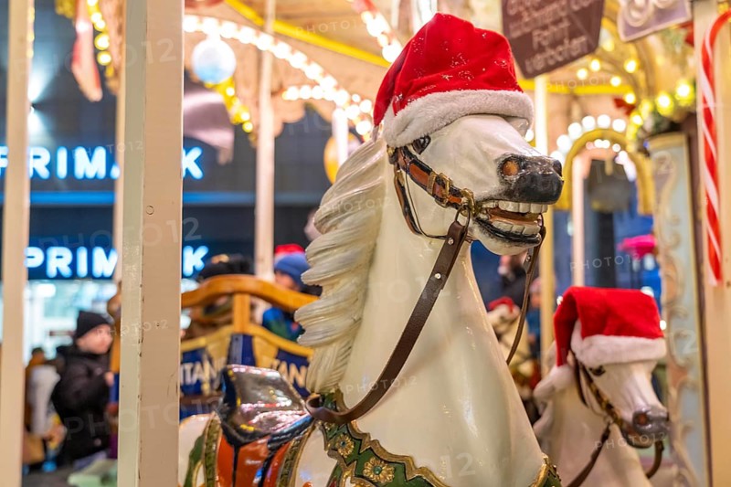 Pre-Christmas season, Christmas market in the city centre of Essen, Kennedyplatz, historic carousel, North Rhine-Westphalia, Germany, Europe
