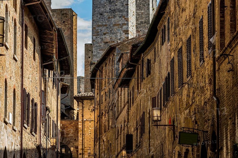 Medieval alley, old town, architecture, building, San Gimignano, Tuscany, Italy, Europe