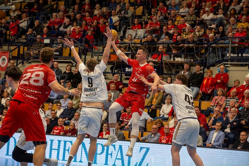 09.04.04.2024, 2nd HBL, German Handball League, Matchday 28) : Eulen Ludwigshafen against TSV Bayer-Dormagen (final score 30:27) . Player on the ball: Mex Raguse (8, Eulen Ludwigshafen)