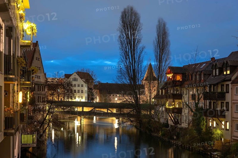 Night view of the historic Henkersteg bridge over the Pegnittz, Nuremberg, Middle Franconia, Bavaria, Germany, Europe