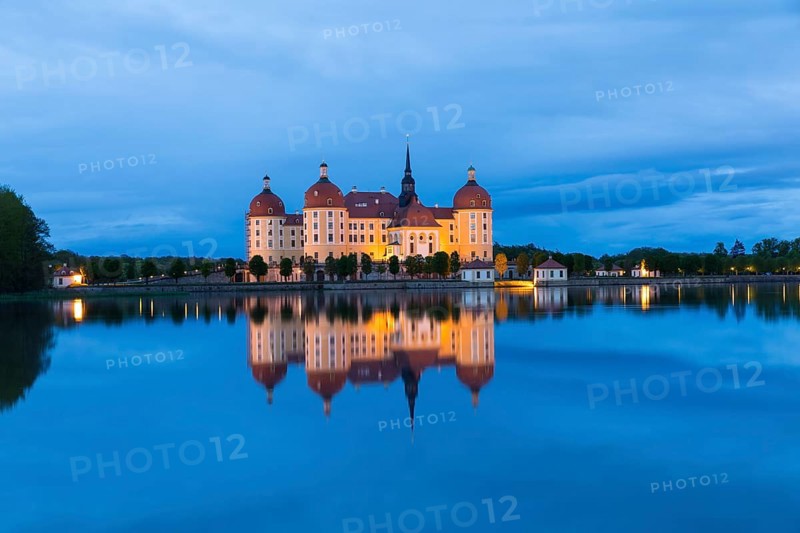 Moritzburg Hunting Lodge with reflection in the castle pond in the evening, Moritzburg, Saxony, Germany, Europe