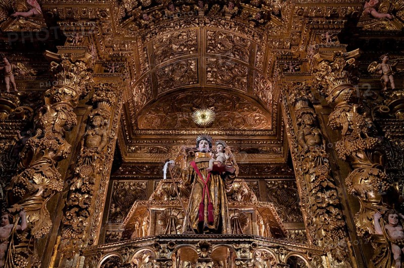 Interior view, altar with patron saint Anthony and baby Jesus, Igreja de Santo António church, Museu Municipal Dr Jose Formosinho, Lagos, Algarve, Portugal, Europe