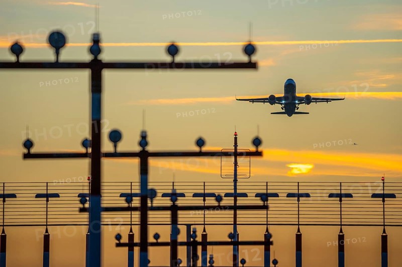 Düsseldorf International Airport, DUS, take-off and landing runway, aircraft taking off, Runway 05R/23L, Düsseldorf, North Rhine-Westphalia, Germany, Europe