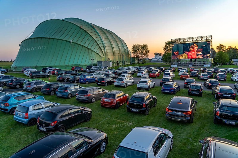 Drive-in cinema at Essen/Mülheim Airport Motor Movies, temporary film screening, at the WDL airship hangar, event in compliance with contact restrictions, effects of the corona crisis in Essen, Mülheim Germany