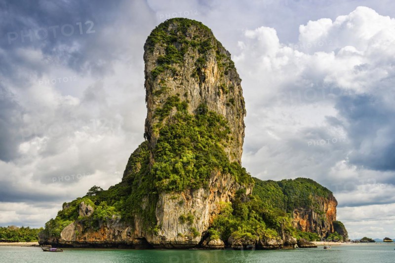 Island landscape near Krabi, stormy sky, thunderstorm, cloudy, weather, sky, storm clouds, nature, force of nature, sea, ocean, island, seascape, travel, tourism, seascape, climate, climate change, horizon, tropical, monsoon, season, season, holiday, chalk cliffs, exotic, bay, bay of the sea, rock, rocky, sandstone cliffs, coast, coastal landscape, landscape, nature, natural landscape, Siam, paradise, holiday paradise, seascape, Railay beach, Phuket, Thailand, Asia