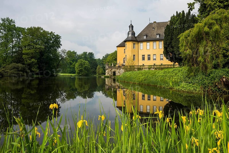 Moated castle, Schloss Dyck, Jüchen, Lower Rhine, North Rhine-Westphalia, Germany, Europe